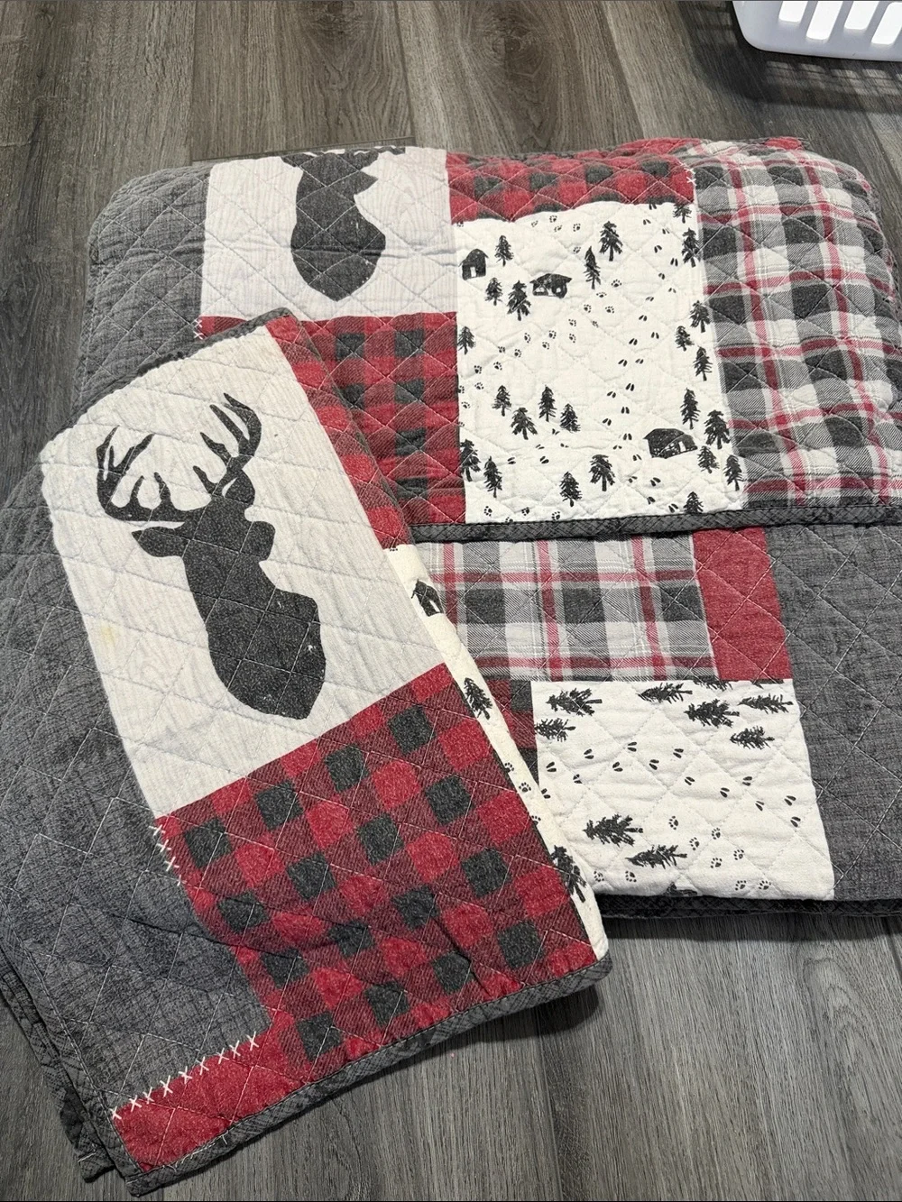 Cuddl Duds Red, Gray & Cream Deer Patchwork Quilt